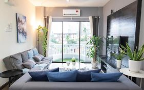 Omar'S Place 1